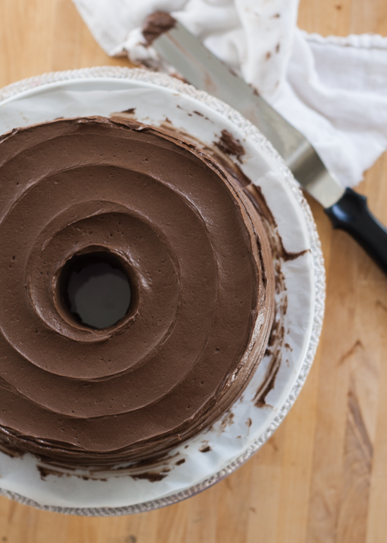Learn how to keep your serving plate clean while frosting a cake. This simple trick uses items you already have on hand in your kitchen. From Flour Arrangements.