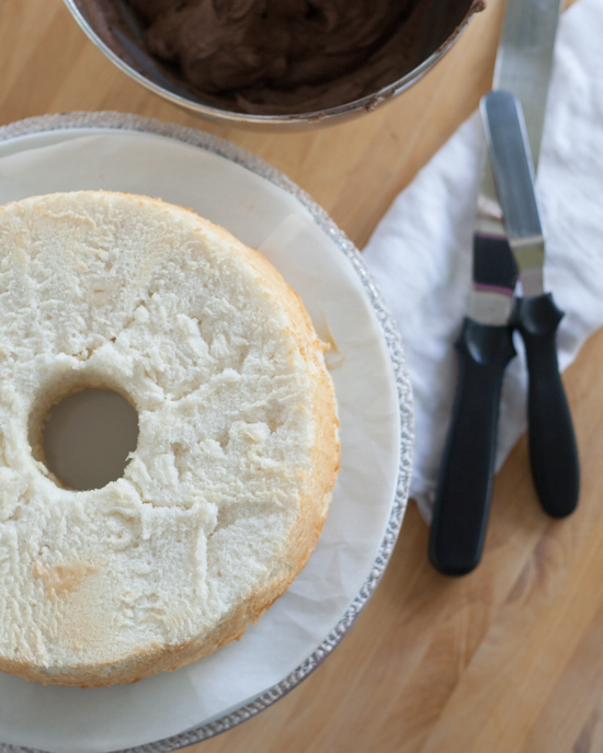 Learn how to keep your serving plate clean while frosting a cake. This simple trick uses items you already have on hand in your kitchen. From Flour Arrangements.