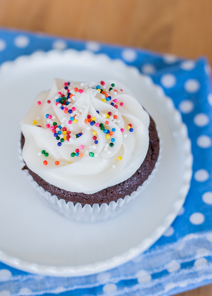 Simple Chocolate Cupcakes with Vanilla Buttercream | Flour Arrangements