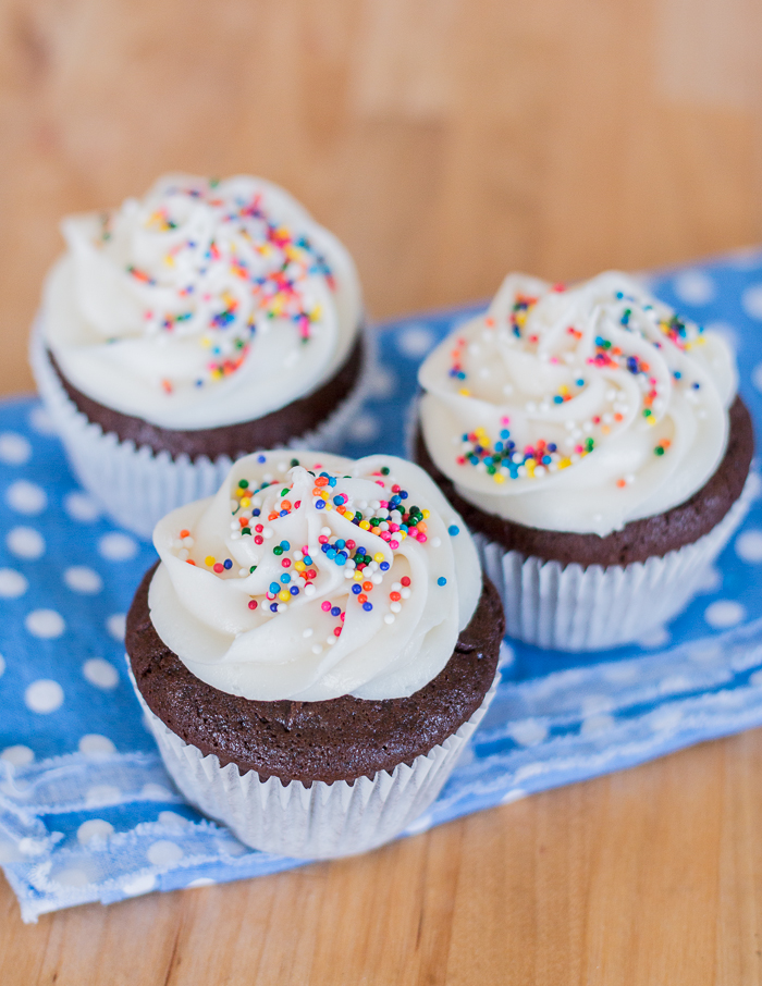 Simple Chocolate Cupcakes with Vanilla Buttercream | Flour Arrangements