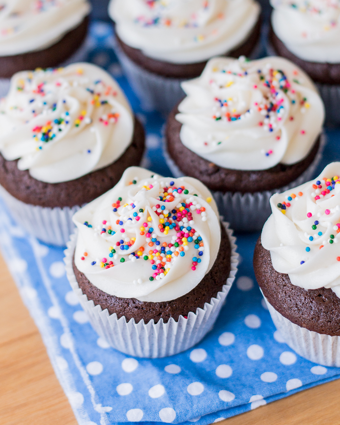 Simple Chocolate Cupcakes with Vanilla Buttercream | Flour Arrangements