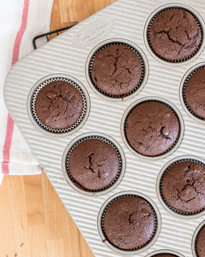 Simple Chocolate Cupcakes with Vanilla Buttercream | Flour Arrangements