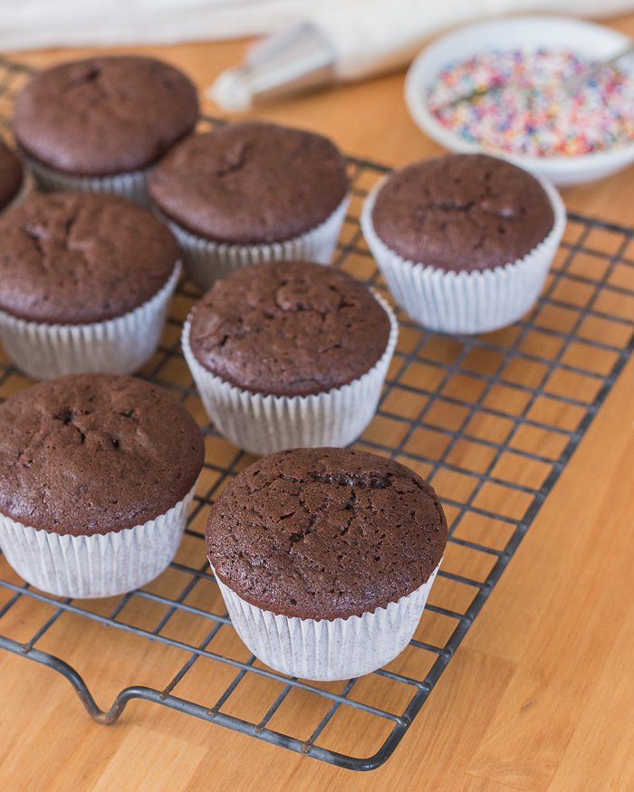Simple Chocolate Cupcakes with Vanilla Buttercream | Flour Arrangements