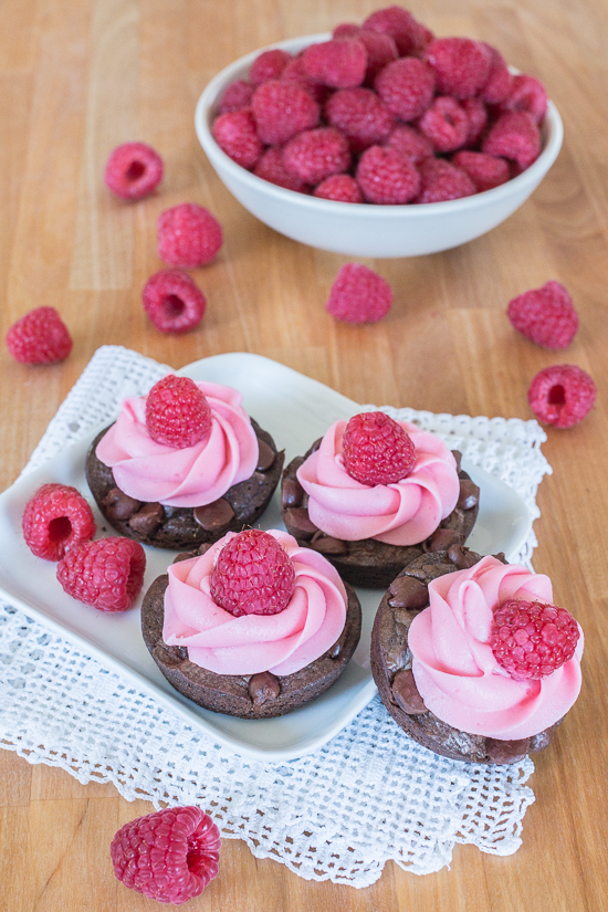 Short and petite, these Muffin Tin Chocolate Brownies deliver a rich chocolate punch with a sweet burst of raspberry frosting. With an elegant swirl of buttercream, they’re perfect celebration treats for smaller appetites.