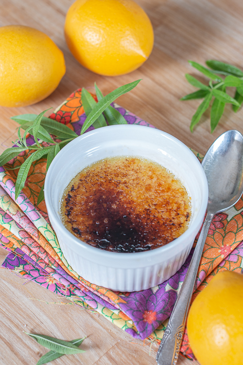 Meyer Lemon Crème Brûlée With its thin, crisp layer of caramelized sugar and a rich, luscious lemon custard, this Meyer Lemon Crème Brûlée is surprisingly simple to make.