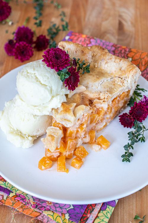 With a flavorful vegetable filling wrapped up in Gruyere pastry dough, this Butternut Squash Pot Pie serves up satisfying wedges of savory goodness. 