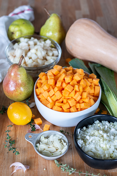 With a flavorful vegetable filling wrapped up in Gruyere pastry dough, this Butternut Squash Pot Pie serves up satisfying wedges of savory goodness. 